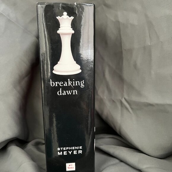 Hard Cover - Breaking Dawn by Stephenie Meyer - Picture 3 of 3